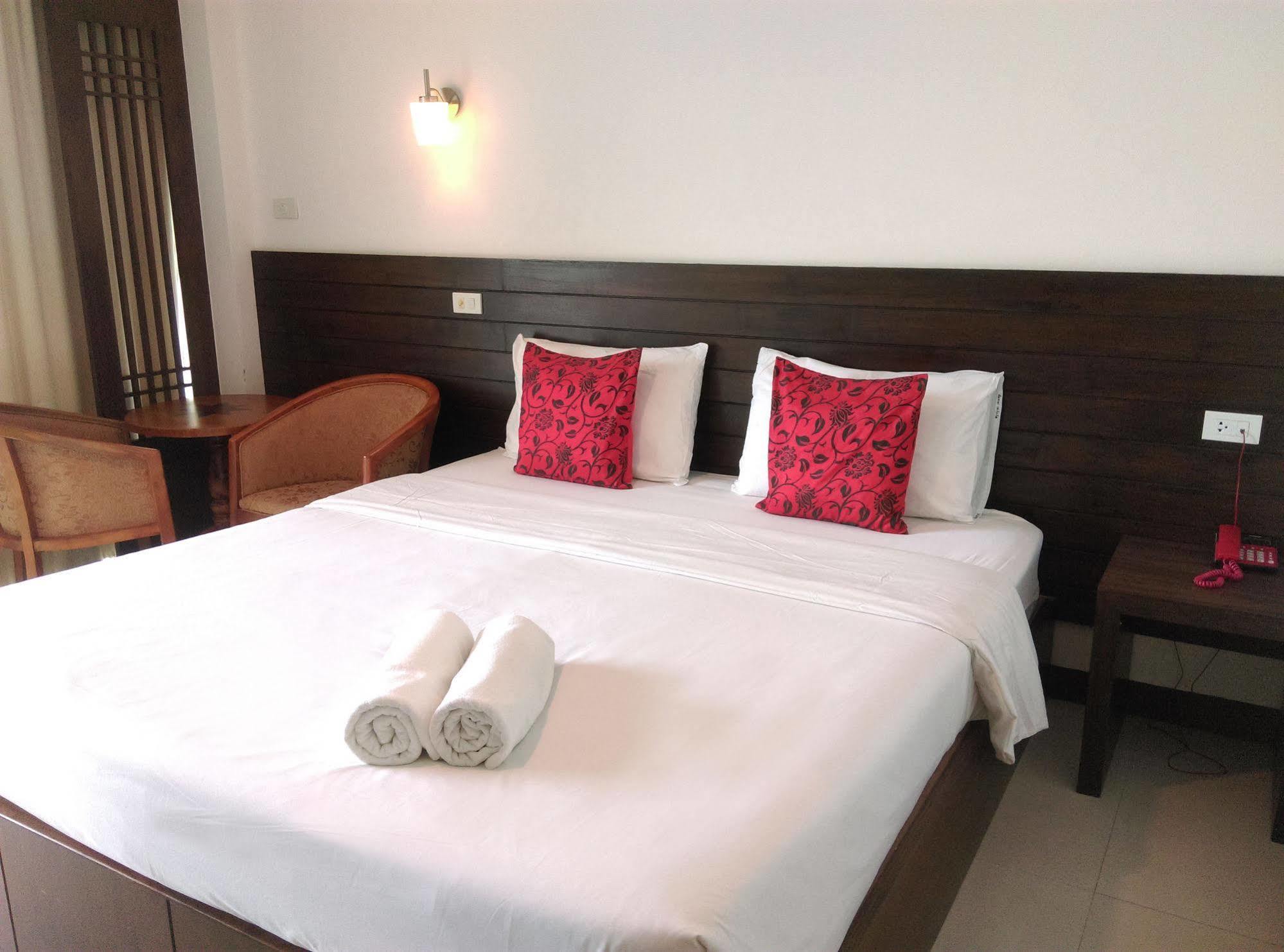 Baan Manthana Hotel, Hua Hin Bagian luar foto