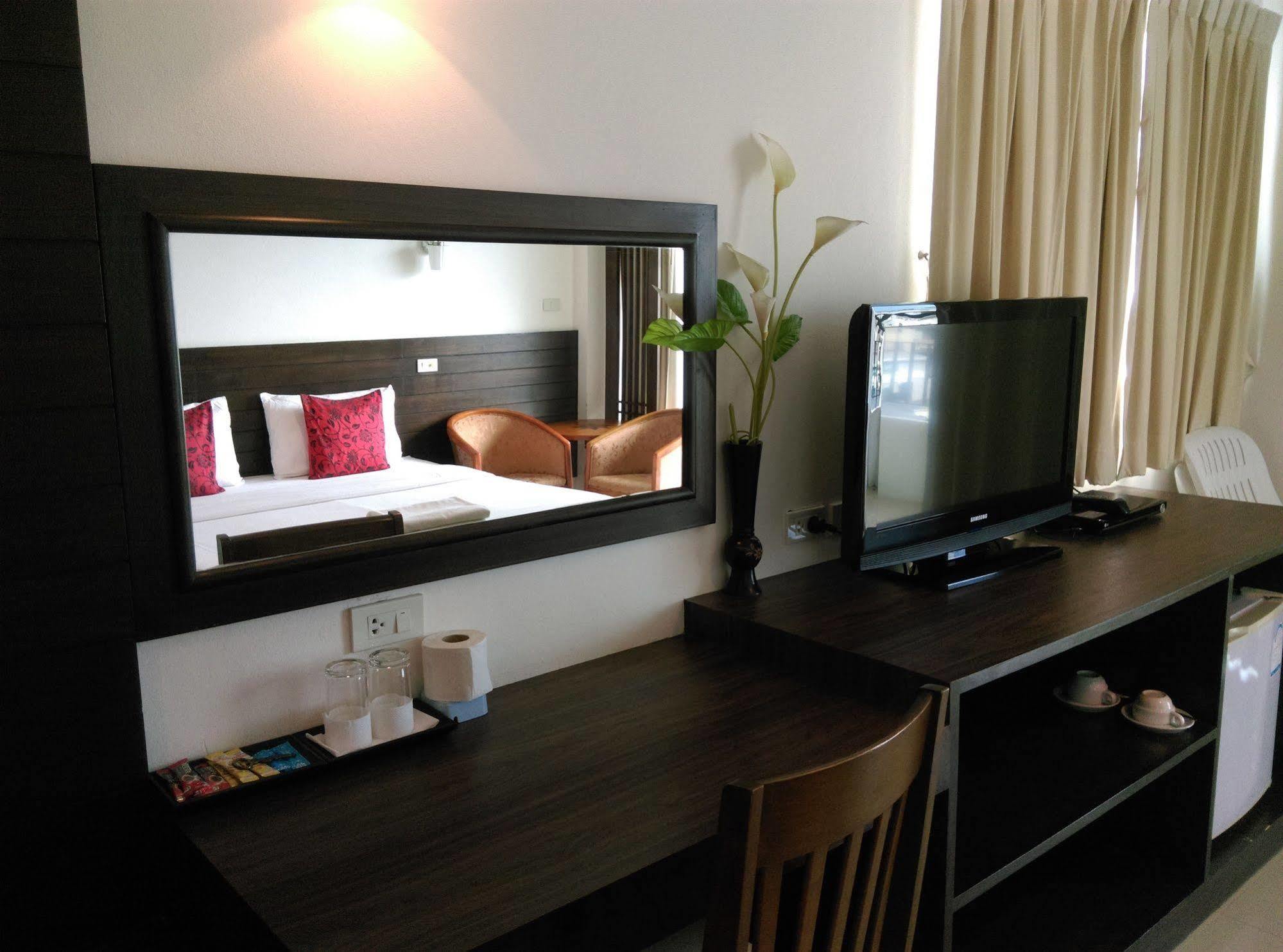 Baan Manthana Hotel, Hua Hin Bagian luar foto